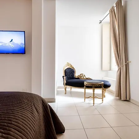 Travel Homes - The Ancienne Poste, Petite Venise