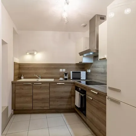 Travel Homes - The Ancienne Poste, Petite Venise