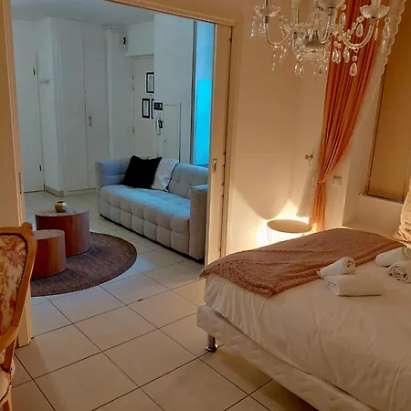 Travel Homes - The Ancienne Poste, Petite Venise *